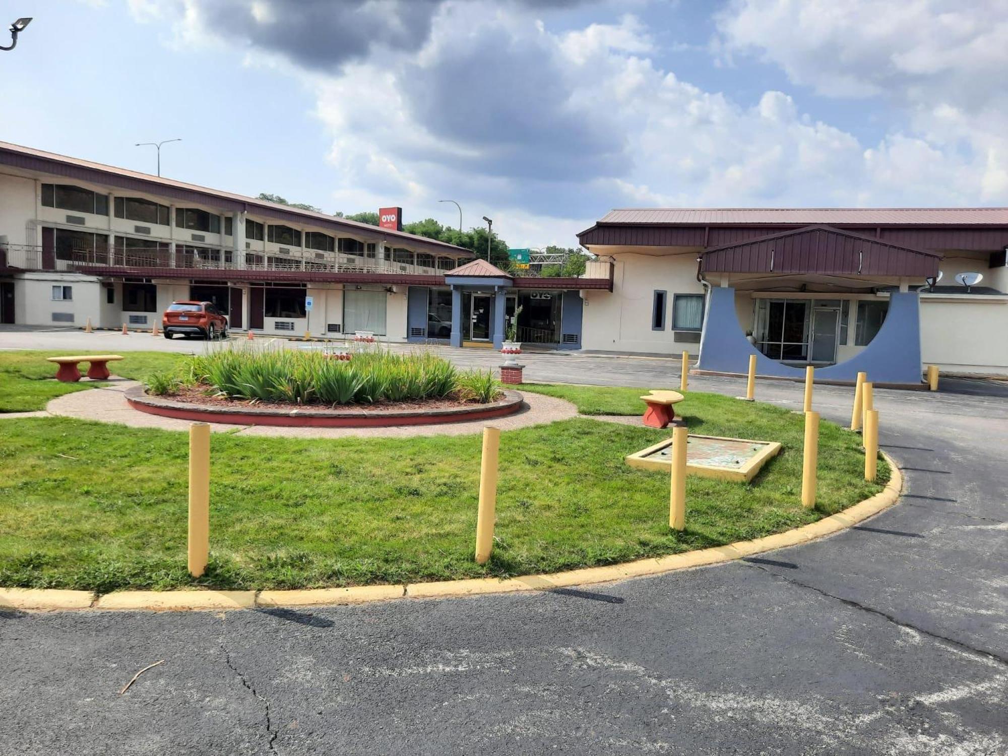 Americas Best Value Inn Moline Exterior foto